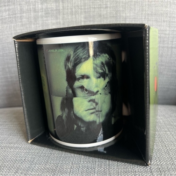 NIB Kings of Leon Smoking Gun Tours Standard Size Coffee Mug - Picture 2 of 5